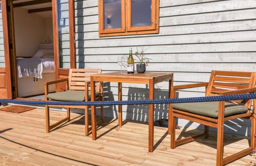 Crediton Cottage | BUZZARDS, romantic, character holiday cottage in Morchard Bishop