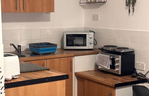 Huddersfield Apartment | BV Charming Studio 9 Mins Drive From Town Centre