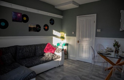 Huddersfield House | BV Classic 2 Bedroom At Leeds Road Huddersfield Perfect For Contractors