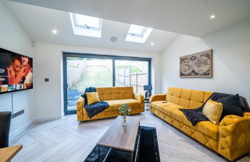 Leeds Apartment | Bv Luxury 3 Bedroom Townhouse At Bed Cliff Oaks