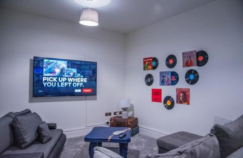 Leeds Apartment | Bv Luxury 3 Bedroom Townhouse At Bed Cliff Oaks