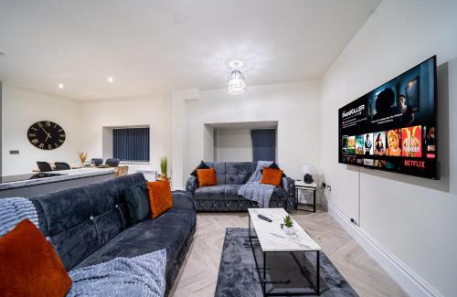 Leeds Apartment | Bv Luxury 3 Bedroom Townhouse At Bed Cliff Oaks