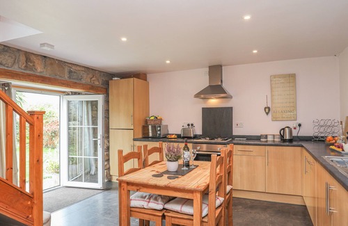 Nefyn Cottage | BWTHYN BACH, pet friendly, character holiday cottage in Nefyn
