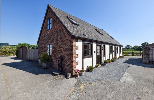 Meifod House | Bwthyn Banw - One Bedroom House, Sleeps 2