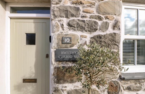 Edern House | Bwthyn Cerrig Man Pebble Cottage