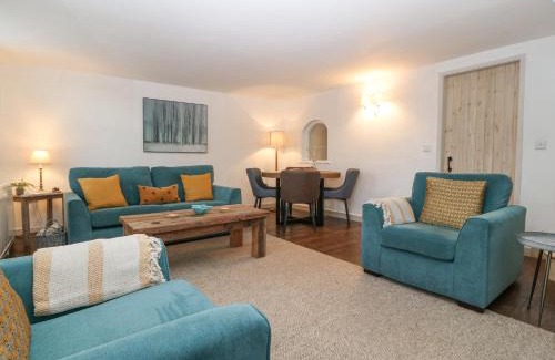 Edern House | Bwthyn Cerrig Man Pebble Cottage