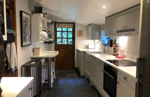 Haverfordwest Cottage | Bwthyn Graig, Llanrhian, Pembrokeshire. Short walk to Porthgain & Beach