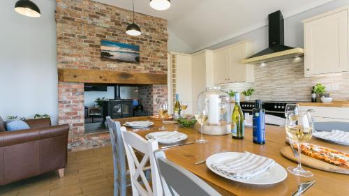 Malltraeth House | Bwthyn Gwenllyr