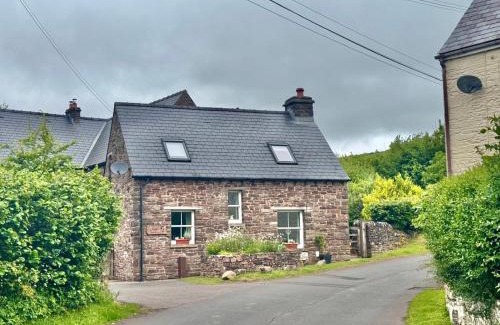 Brecon House | Bwthyn Gwennol