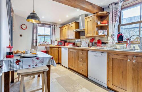 Brecon House | Bwthyn Gwennol