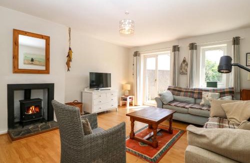 Edern House | Bwthyn Gwyn Bach