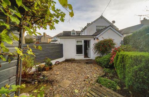 Edern House | Bwthyn Gwyn