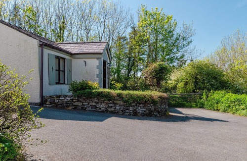 Llanerchymedd House | Bwthyn Gwyn - Two Bedroom House, Sleeps 4