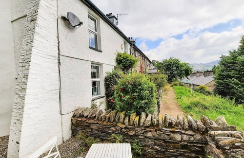 Tanygrisiau Cottage | BWTHYN HEDDYCHLON, pet friendly, with open fire in Blaenau Ffestiniog