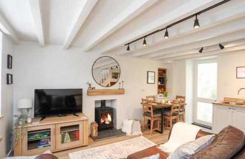 Cemaes Bay House | Bwthyn Lili Lily Cottage