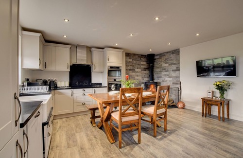 Llanllyfni House | Bwthyn Nant Bach - Three Bedroom House, Sleeps 6