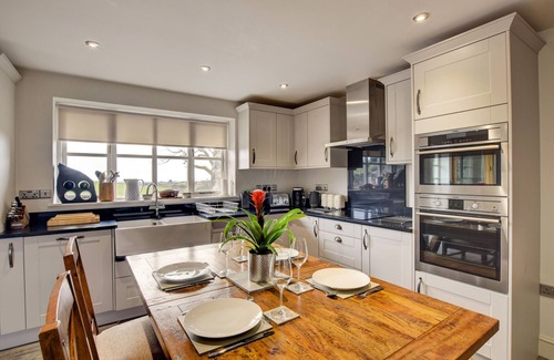 Llanllyfni House | Bwthyn Nant Bach - Three Bedroom House, Sleeps 6