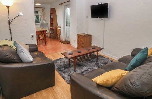 Llanystumdwy Cottage | BWTHYN, pet friendly, with a garden in Criccieth