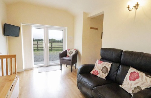 Pentre Berw Cottage | BWTHYN TY MAWR, pet friendly, with a garden in Llanddaniel Fab