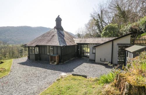 Maentwrog House | Bwthyn y Coediwr The Woodcutters Cottage