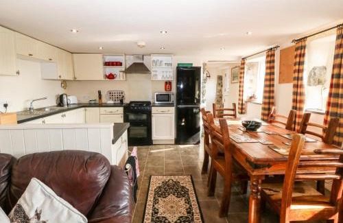 Rhyd-y-clafdy House | Bwthyn yr Helyg Willow Cottage