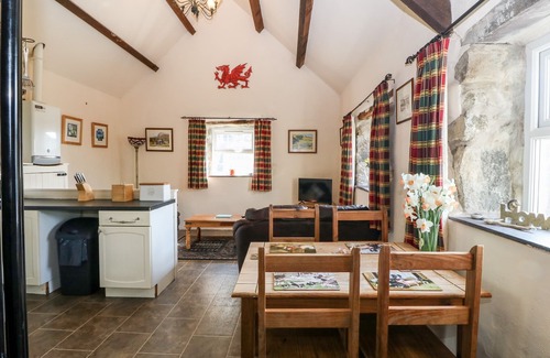 Rhyd-y-clafdy Cottage | BWTHYN YR ONNEN (ASH COTTAGE), pet friendly in Pwllheli