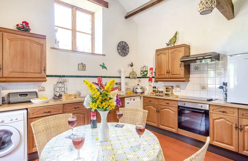 Beddgelert Cottage | BWYTHYN Y WENNOL, pet friendly, with a garden in Beddgelert