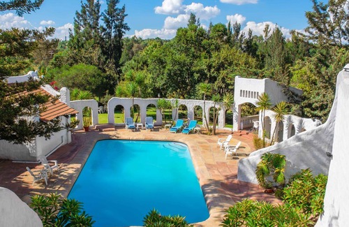 Greater Johannesburg Metropolitan Area House | By Bush Telegraph Lodge
