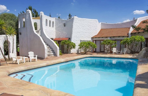 Greater Johannesburg Metropolitan Area House | By Bush Telegraph Lodge
