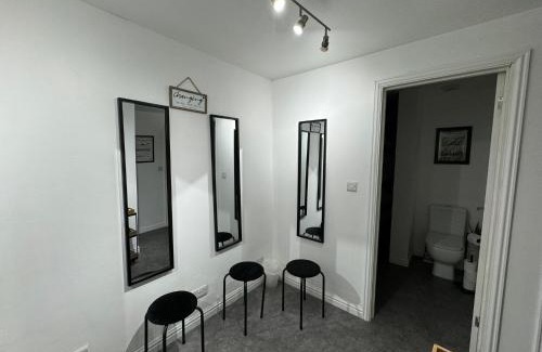 Riverside Apartment | By Lushlets - Apartments Games Room Hot Tub - Great for Hens Stags and Sporting groups