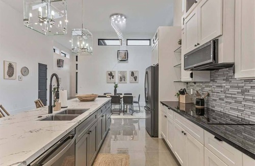 Hurricane House | By Sand Hollow, Rooftop Patio & Private Hot tub!