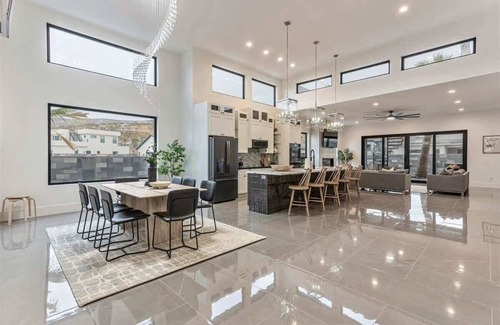 Hurricane House | By Sand Hollow, Rooftop Patio & Private Hot tub!