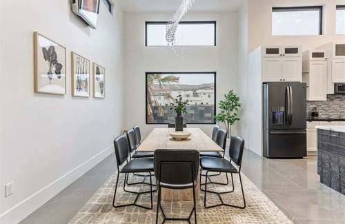 Hurricane House | By Sand Hollow, Rooftop Patio & Private Hot tub!