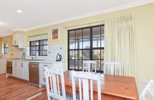 Normanville House | By the Beach 30 Jetty Road