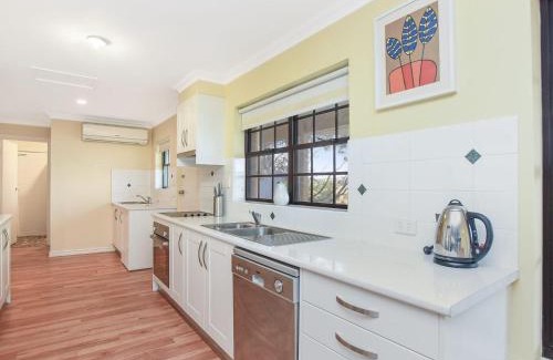 Normanville House | By the Beach 30 Jetty Road