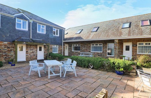 Harlyn Apartment | BY THE BEACH Harlyn Bay