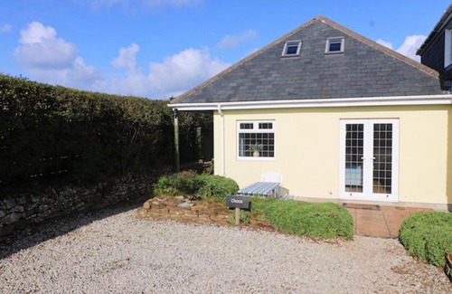 Harlyn Apartment | BY THE BEACH Harlyn Bay
