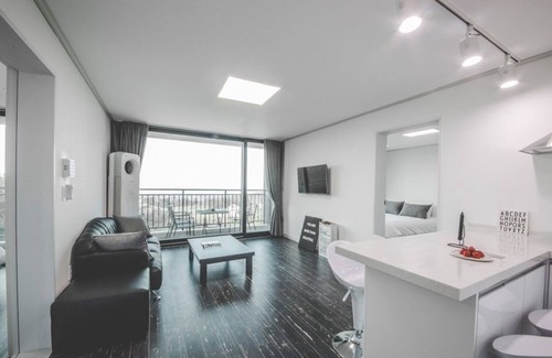 Aewol Hotel | By the Hill Jeju