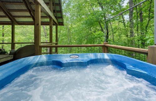 West Jefferson House | By The New River - Hot Tub - Fireplace - Covered Porch