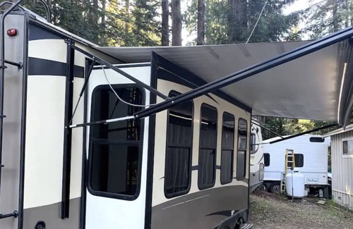 Boulder Creek Cabin | By The River - RV Masoods Lodge Boulder Creek, CA