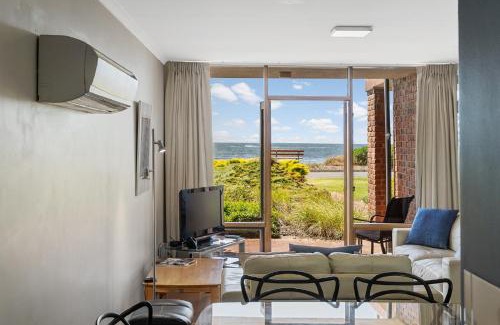 Encounter Bay Apartment | By The Sea Beachfront Apartment Wifi