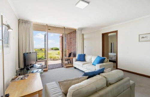Encounter Bay Apartment | By The Sea Beachfront Apartment Wifi