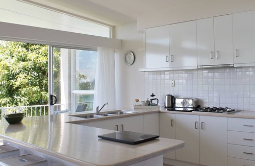 Huskisson House | 'BY THE SEA' Waterfront Accommodation, Private Jetty Huskisson Jan Availability