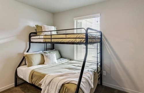 Lakeview Apartment | By UVU & Nielsens Grove Park|Basketball Court