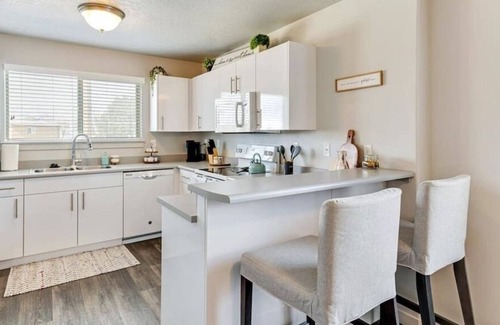 Lakeview Apartment | By UVU & Nielsens Grove Park|Basketball Court