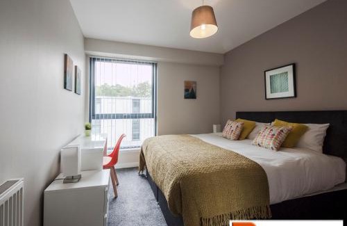 Paisley Apartment | ByEvo 6 Brabloch - Close to GLA - Perfect Getaway or Working away from Home