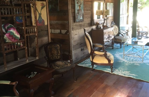 Ewingsdale House | Byron Bay's Historic Barnstay at Tooraloo Farm!