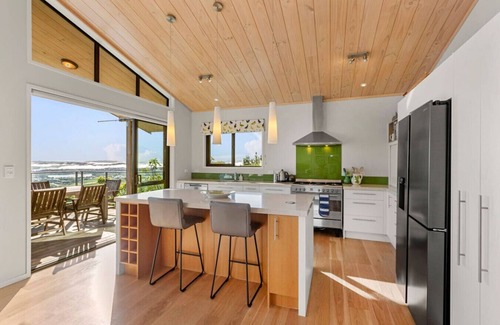 Raglan Apartment | BYRON HILL holiday accommmodation