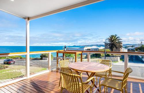 Port Elliot House | bythesea-Beachfront cosy fireplace pet friendly