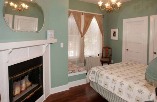 Half Moon Bay Bed & Breakfast | BytheSea Inn